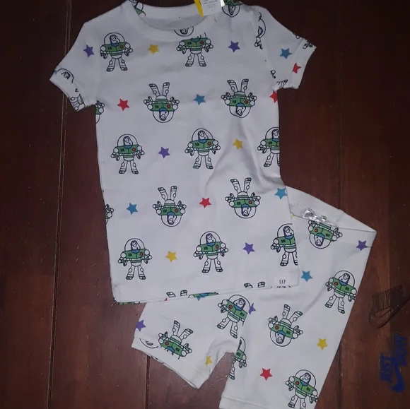 5t nwt boys gap buzz lightyear pajamas - Picture 1 of 3
